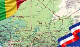 Map of Mali with Mali national flag in upper left corner and Russian national flag in bottom right corner
