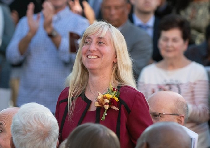 Kimberly A. Baumann ’87 is recognized during the September 2019 ceremony to dedicate the Bicentennial Stairs.