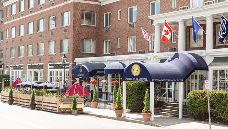Capitol Plaza Hotel, entrance area