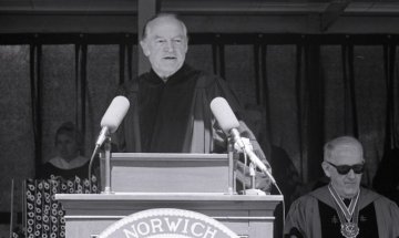 1975 Bob Hope no cap